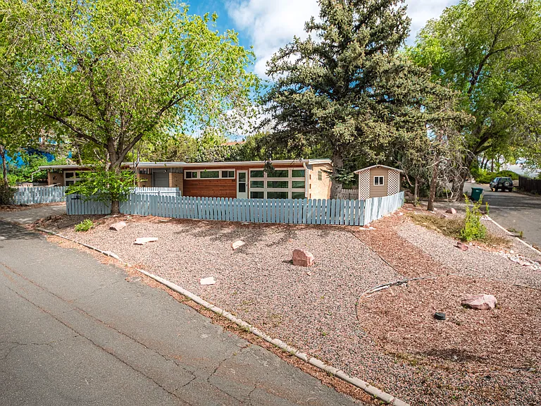 501 Hilltop Dr — Photo 11