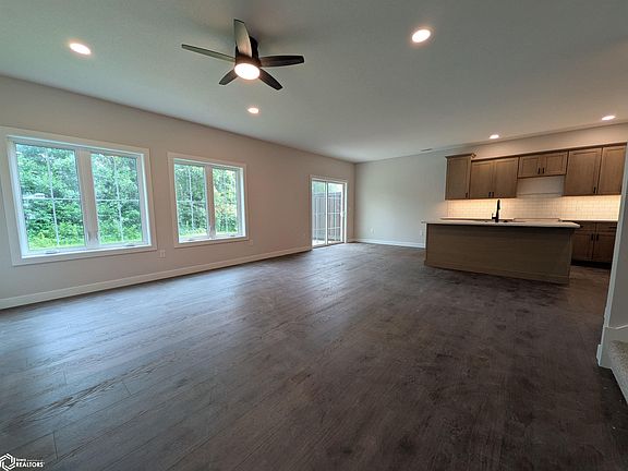 5th image of 210 Stonebrook Ct