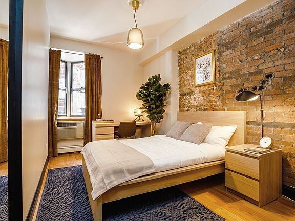 3rd image of 356 W 39th St #2