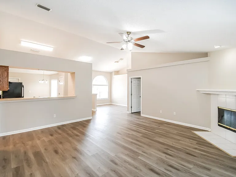 3445 Shelley Dr — Photo 4