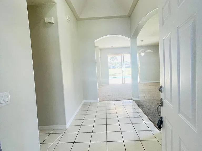 1738 Golfview Dr — Photo 4