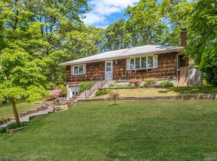 29 Patchogue Rd, Sound Beach, NY 11789