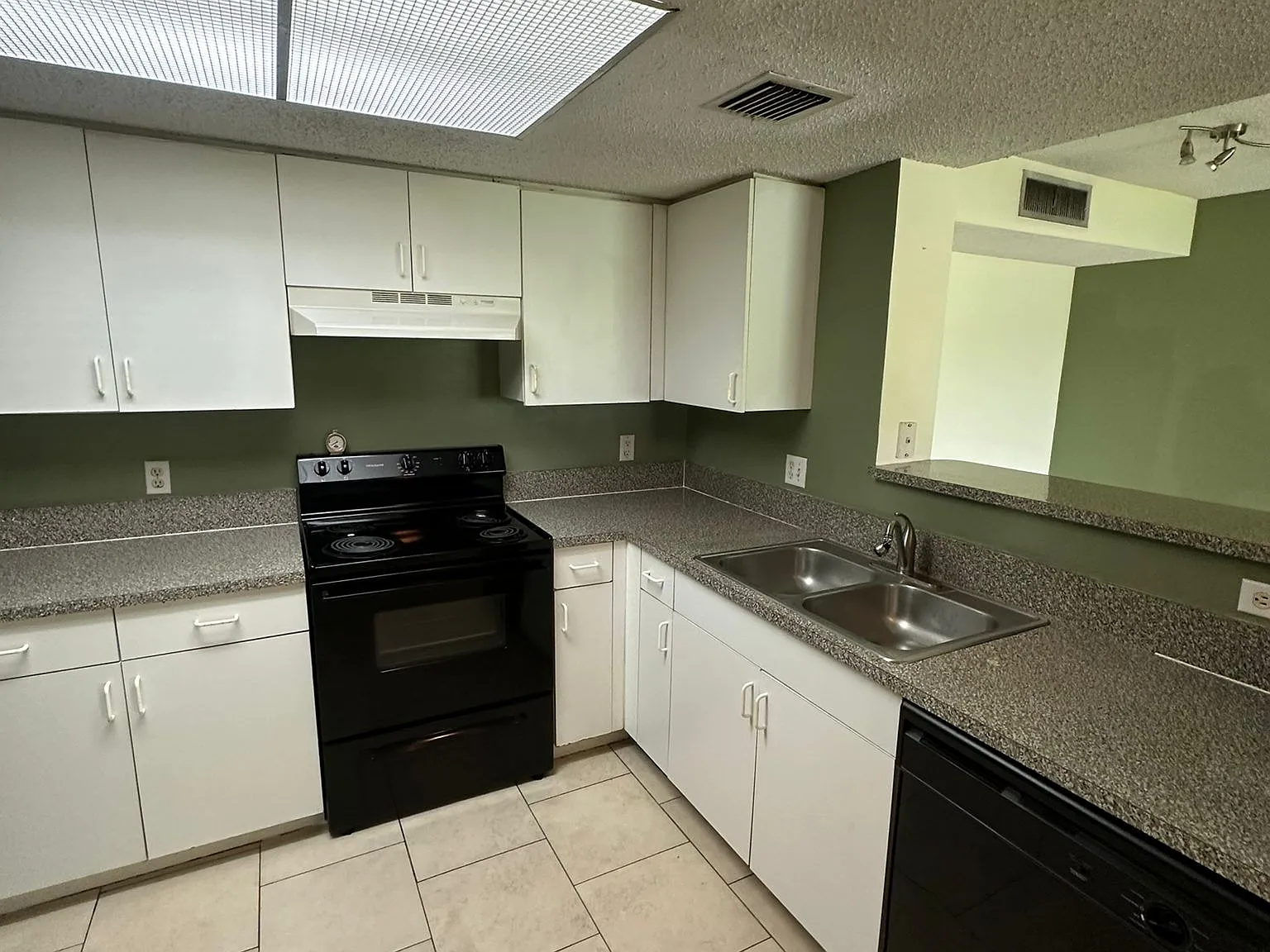 5005 Wiles Rd — Photo 4