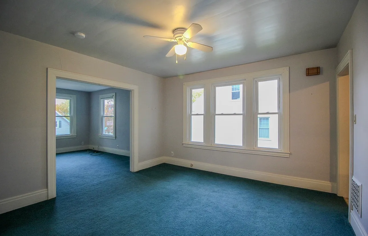 8 Woodland Rd — Photo 2