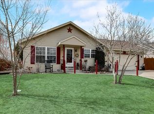 1639 Falcon Dr, Hartford, WI
