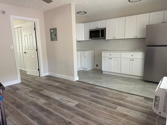 2nd image of 1632 NE 4th Pl APT 2