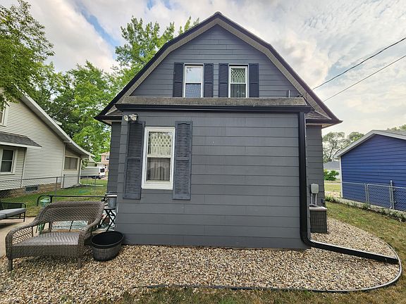 3rd image of 920 E 4th Ave