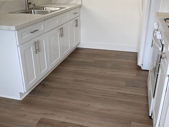 3rd image of 1129-31 E 3rd St #7