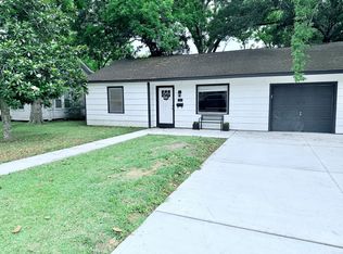 1301 Fairview Dr, Alvin, TX 77511