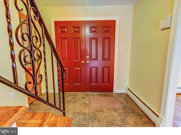 5th image of 799 Hoover Rd