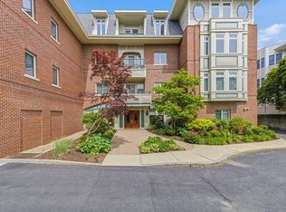 630 Hammond St APT 209, Brookline, MA 02467