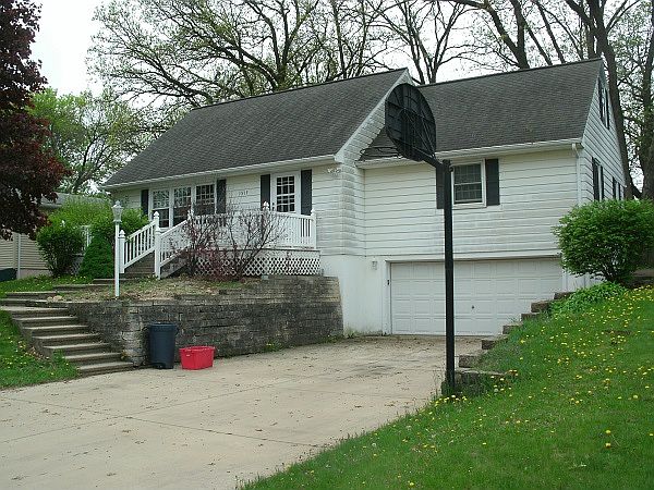 1st image of 1517 1st Ave E