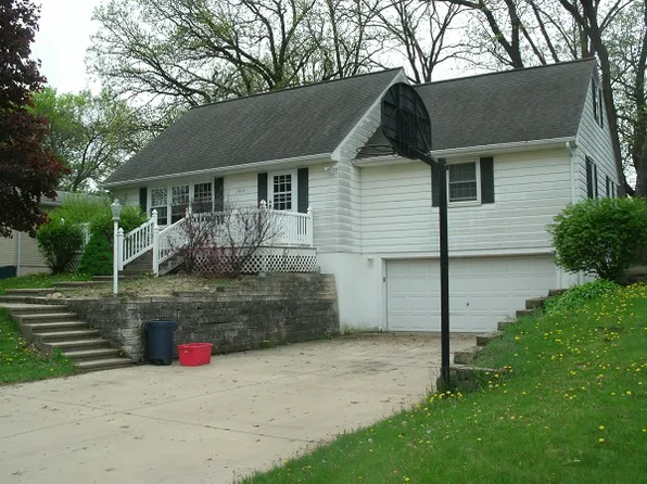 1517 1st Ave E, Dyersville, IA 52040