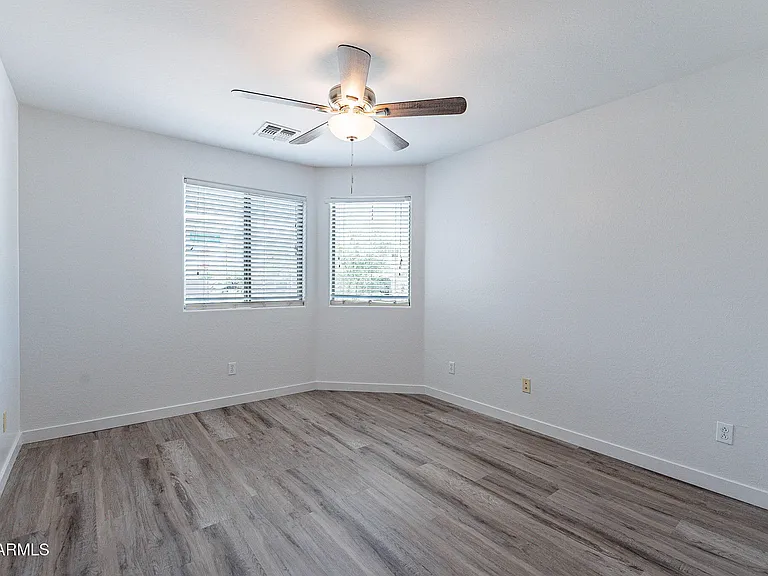 24866 W Huntington Dr — Photo 32