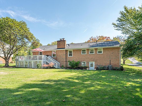3rd image of 163 Windsor Ln