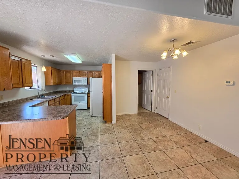 640 E Vermillion Ave — Photo 9