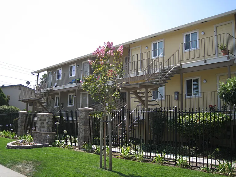 Alderwood Park Apartments — Photo 9