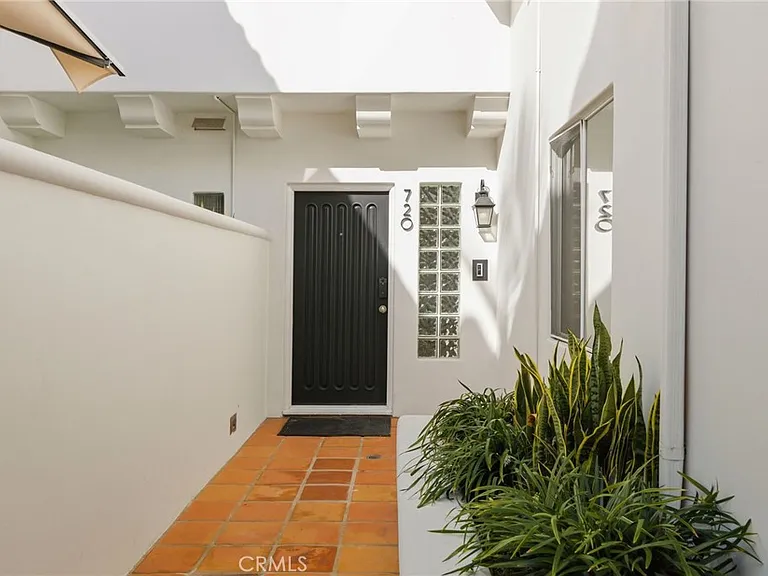 720 Manhattan Beach Blvd — Photo 41