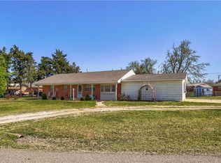 216 S Lake Park Dr, Mustang, OK 73064