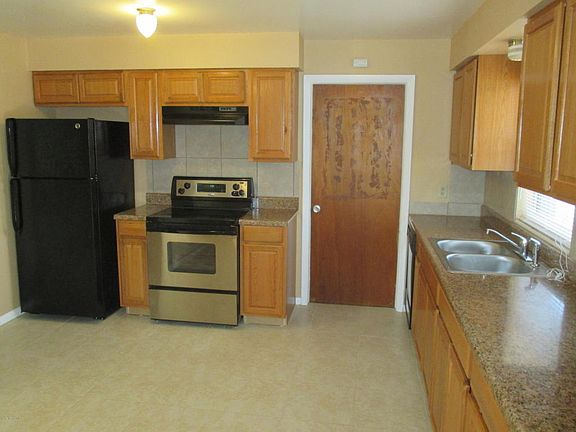 3rd image of 940 Margie Dr