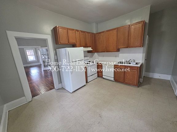 5th image of 208 Clayton St