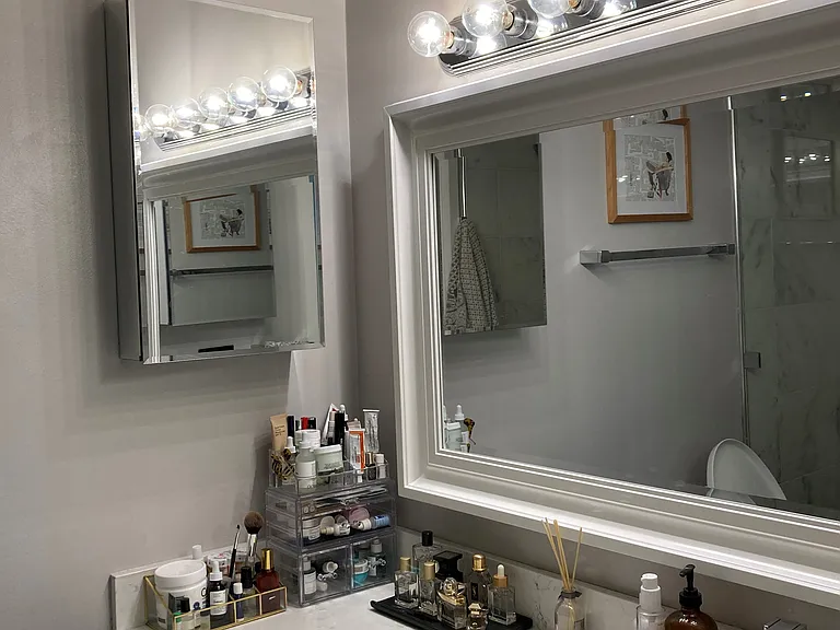 2633 Franklin Ave E #201 — Photo 8