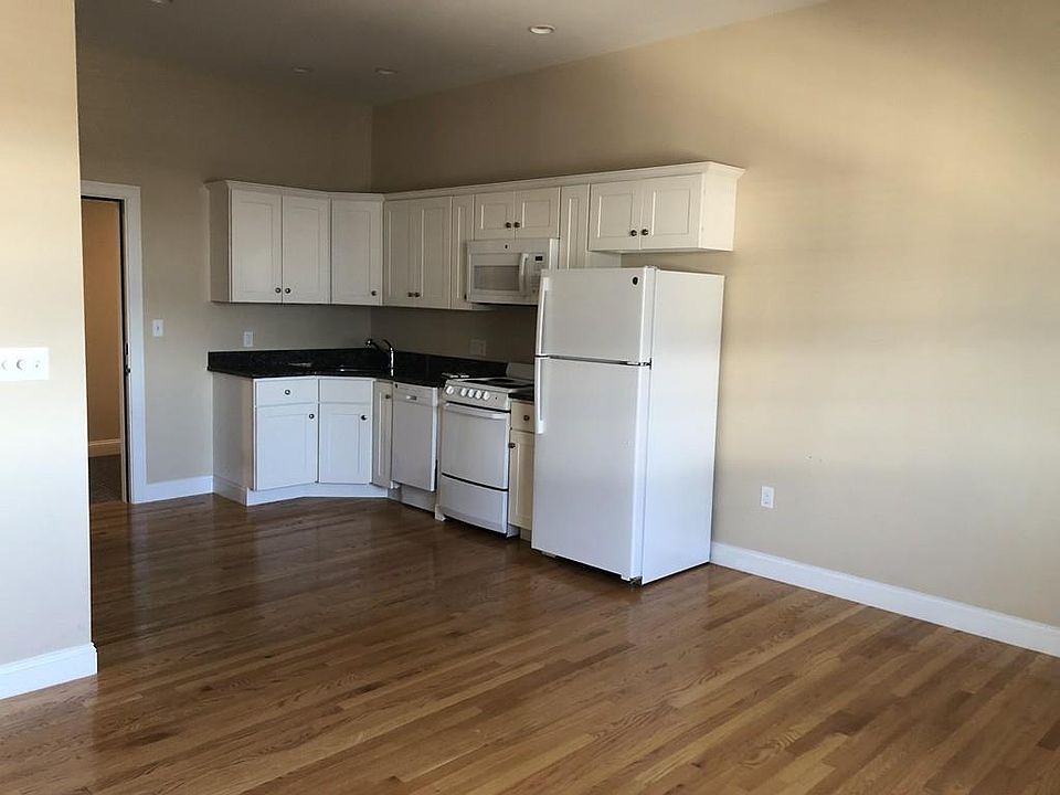 1st image of 60 Pearl Pl #307