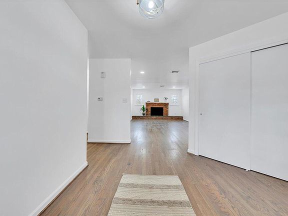 3rd image of 5257 Luwana Dr