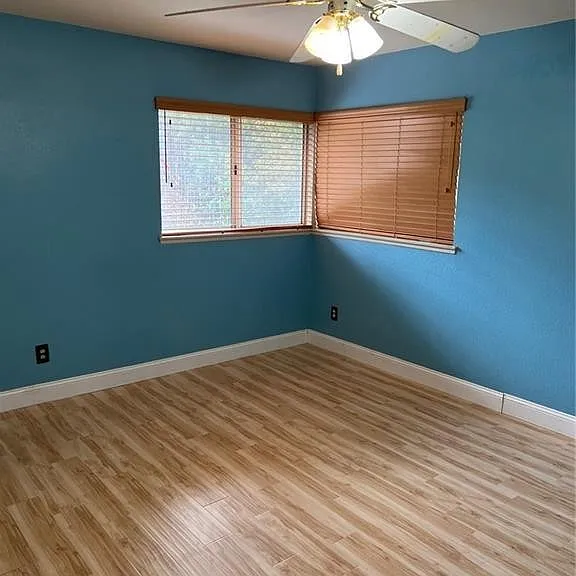 26055 Bancroft St — Photo 17