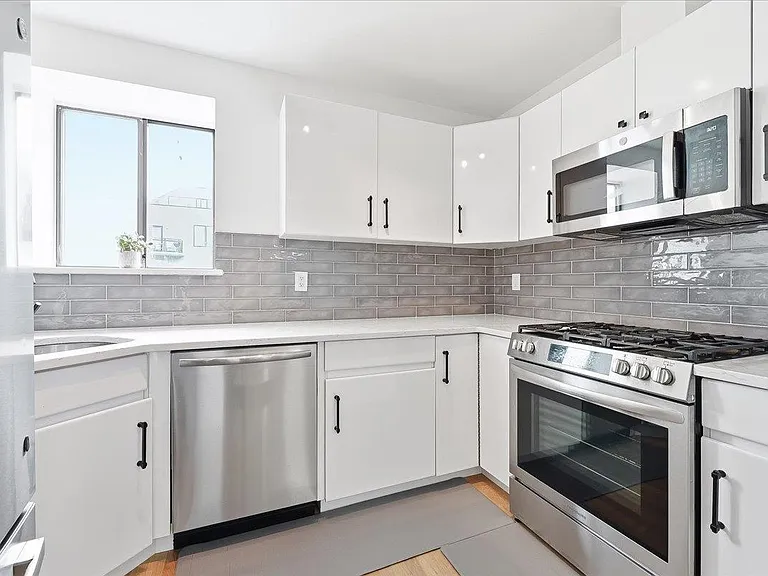 1110 Clinton St #16 — Photo 7
