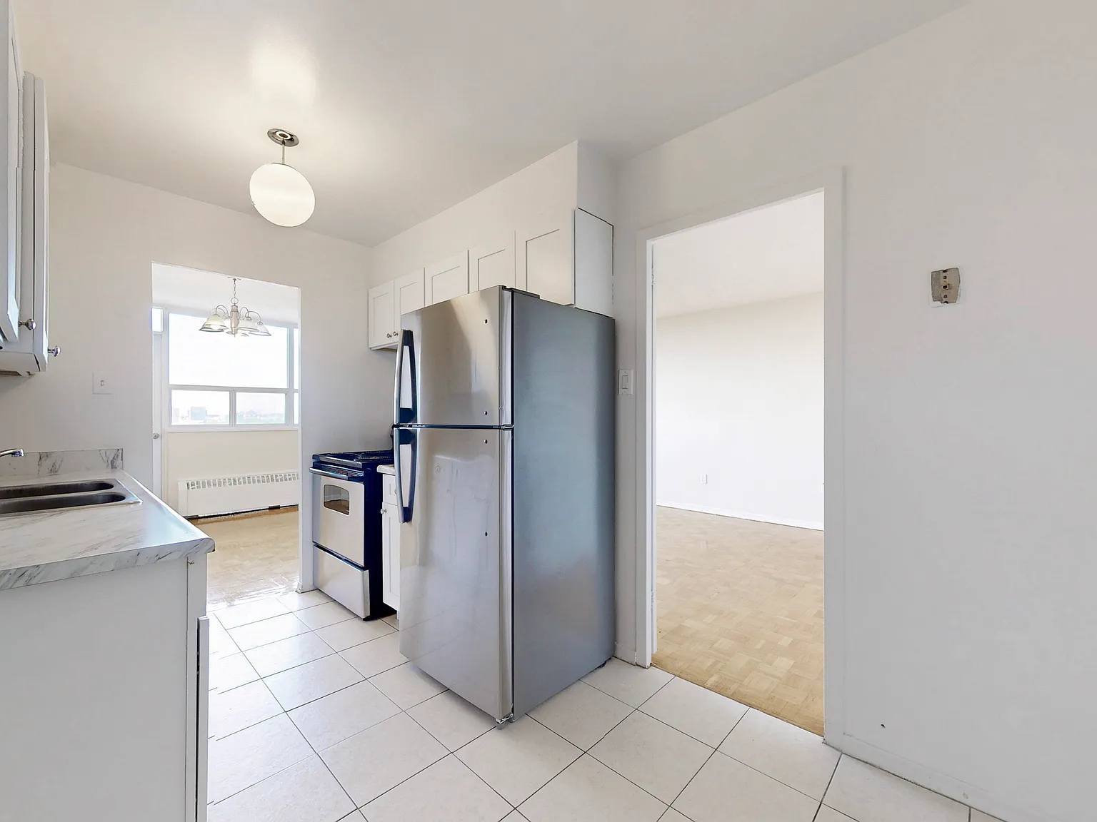 601 Finch Ave. W - Buckingham House — Photo 4