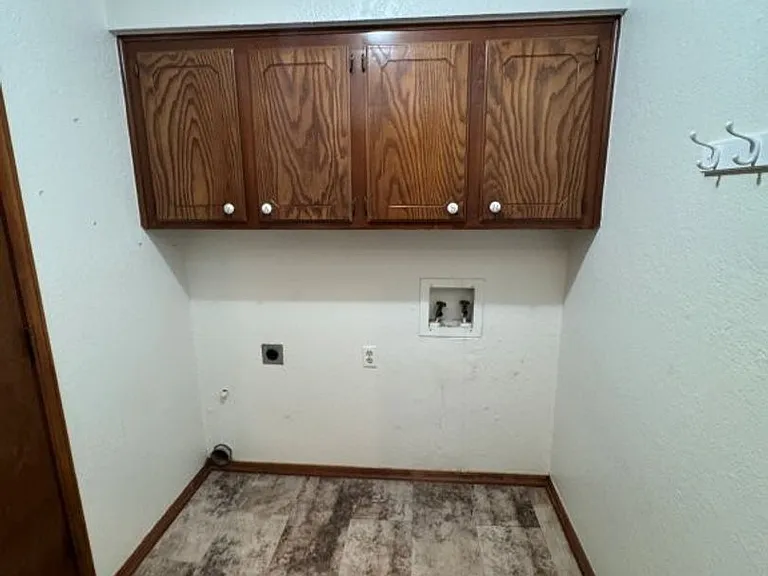 8401 Woodhue Dr — Photo 11