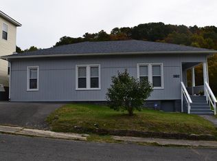 714 2nd St, Mount Hope, WV 25880