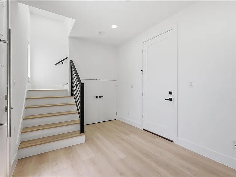 2015 California Dr #103 — Photo 9
