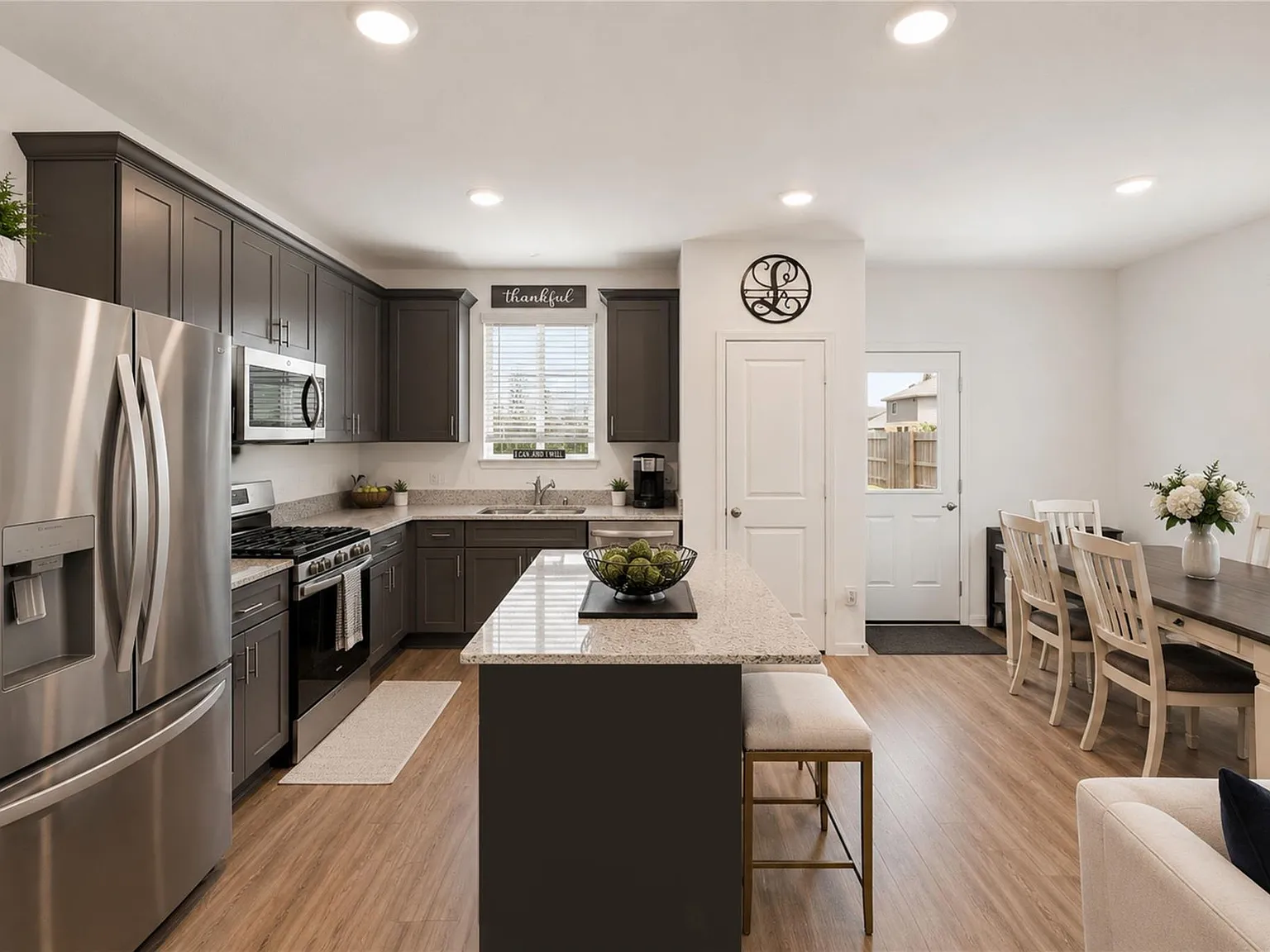 4 bed, 2.5 bath, 2650 sqft, $2,595 — Photo 1
