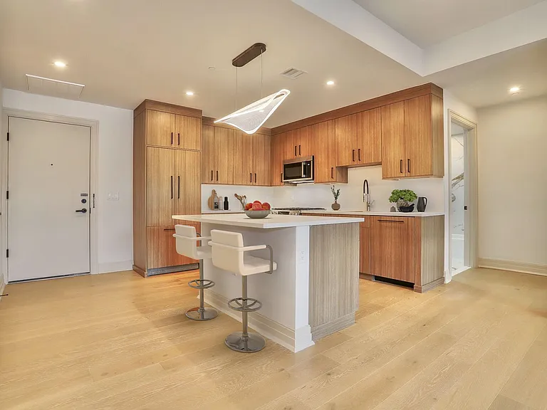 931 Madison St #309 — Photo 2