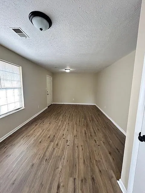 Building Photo - 8016 Kiwi Ct