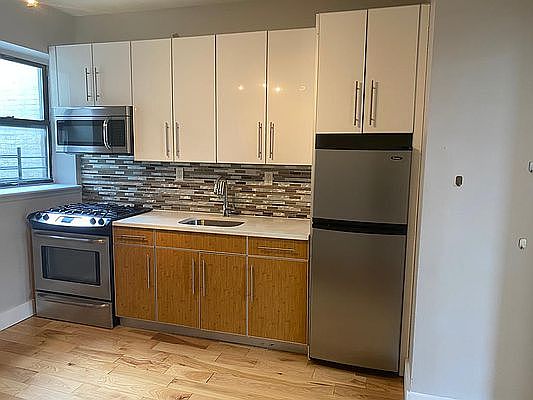 2nd image of 407 Chauncey St APT 3A