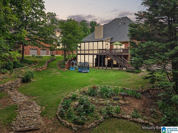 3rd image of 282 Kensington Ln