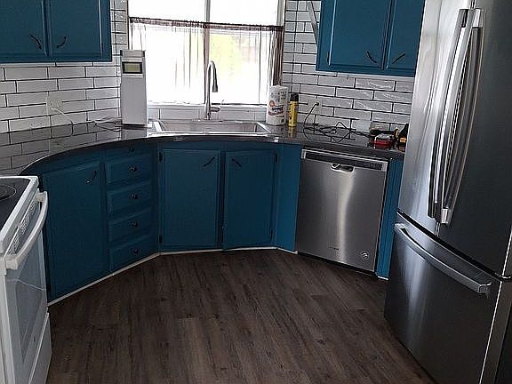 LARGE KITCHEN WITH STORAGE