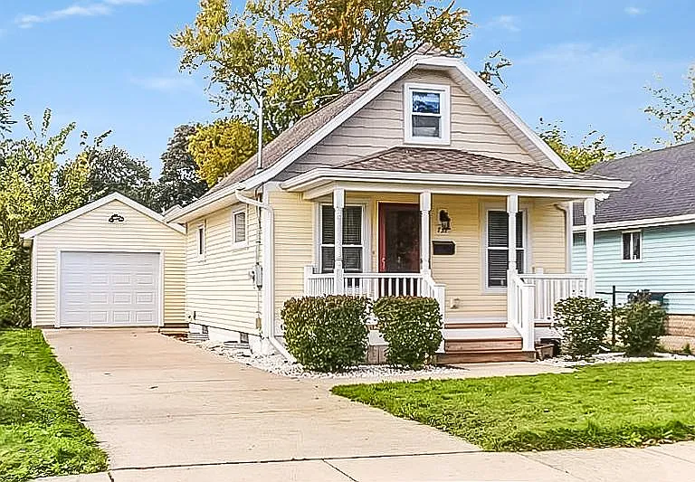 737 Comfort St — Photo 1