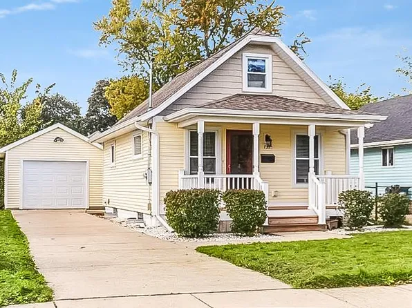 737 Comfort St, Lansing, MI 48915