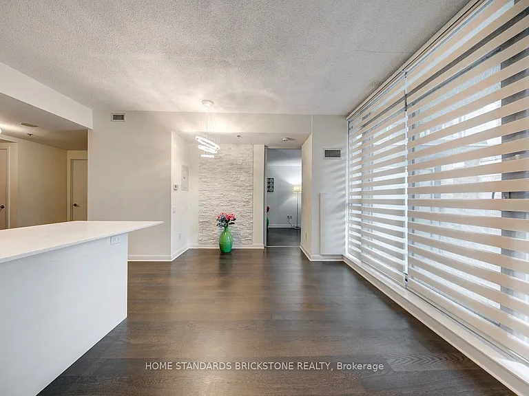375 King St W #506 — Photo 16