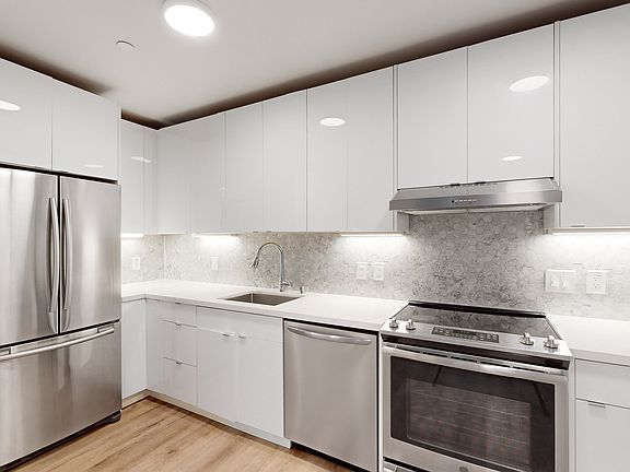 3rd image of 275 Grattan St #11