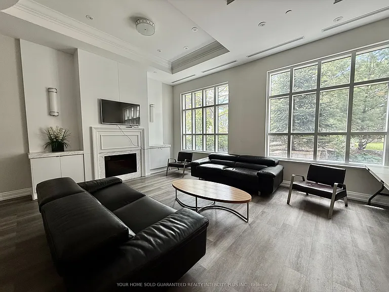 2396 Major Mackenzie Dr #418 — Photo 30