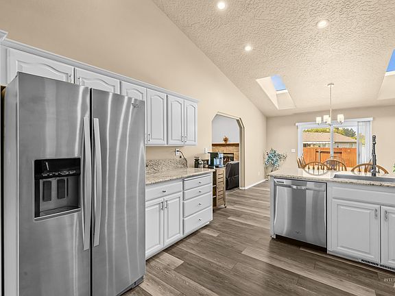 4th image of 3408 Saraset Cir