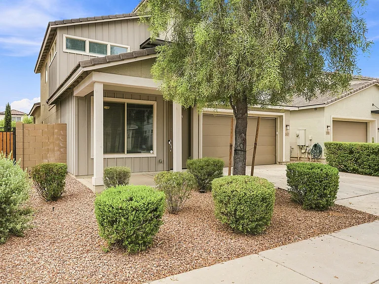 2063 E Lantana Dr — Photo 2