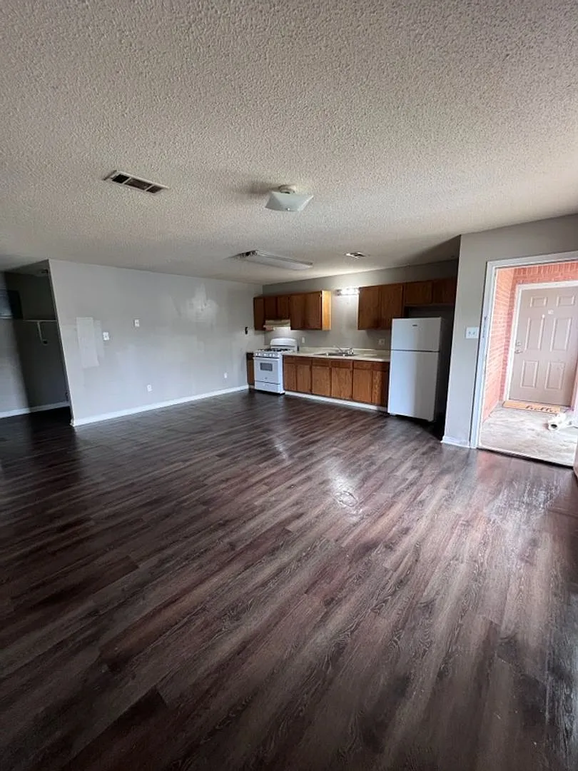 Ivie Lane Apartments — Photo 2