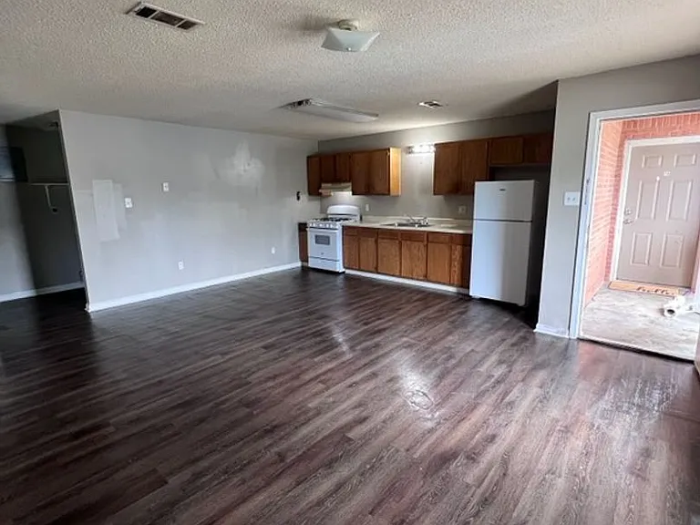 250 Ivie Ln — Photo 2