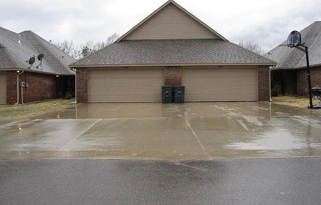 425 Sterling Pointe Way — Photo 1